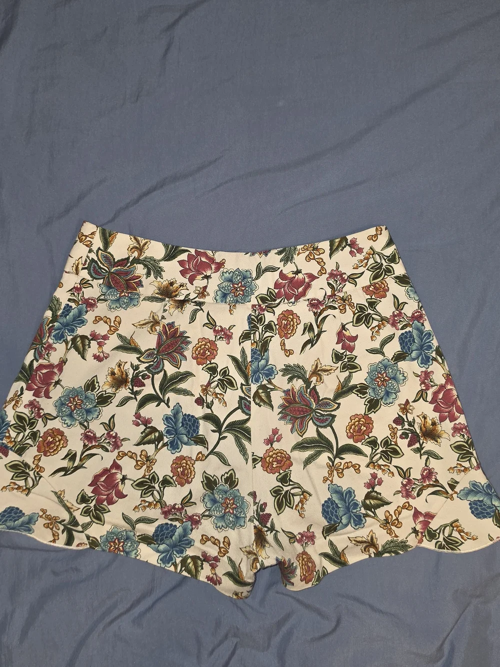 Zara White High-Waist Floral Shorts with Blue and Pink Flowers